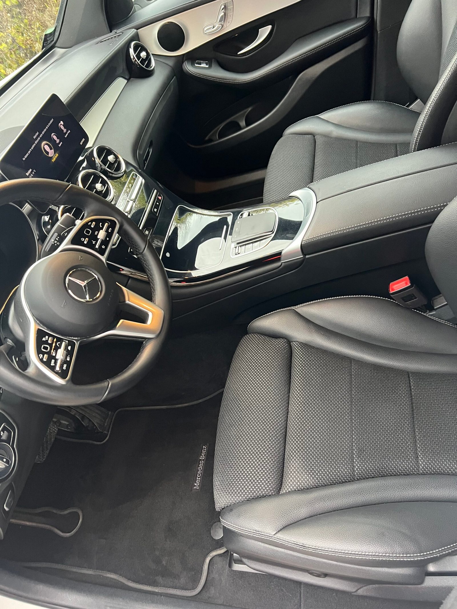 Nettoyage intérieur Mercedes Classe C blanc après NaraClean Lille